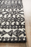 Levi Yasmin Ivory Black Rug - MODERN