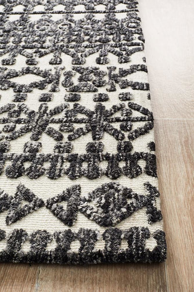 Levi Yasmin Ivory Black Rug - MODERN