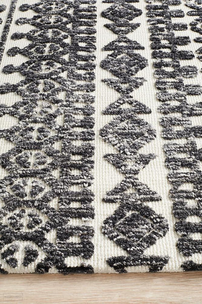 Levi Yasmin Ivory Black Rug - MODERN
