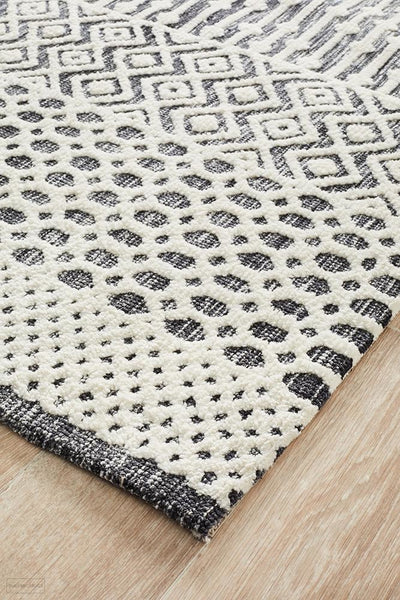 Levi Emma Ivory Black Rug - MODERN