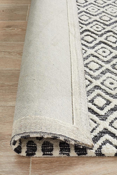 Levi Emma Ivory Black Rug - MODERN
