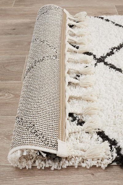 Saffron 22 White Runner Rug - MODERN