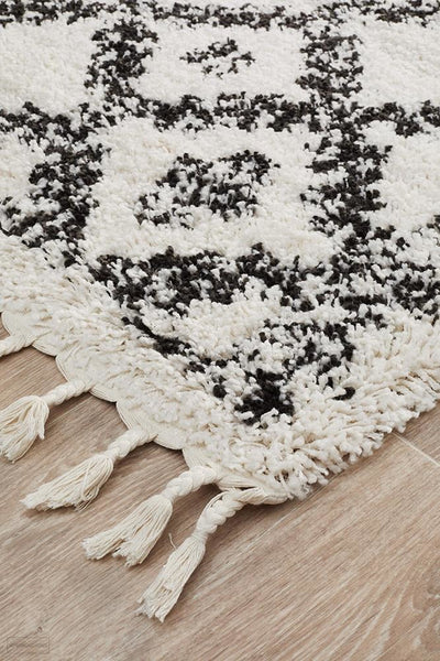 Saffron 33 White Runner Rug - MODERN