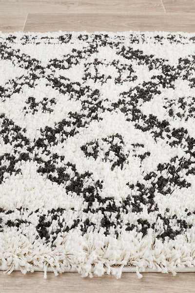 Saffron 33 White Runner Rug - MODERN