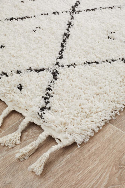 Saffron 44 White Runner Rug - MODERN