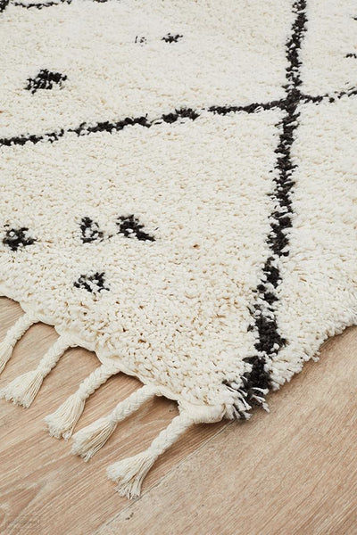 Saffron 44 White Rug - MODERN