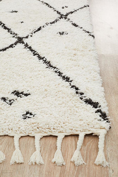 Saffron 44 White Rug - MODERN
