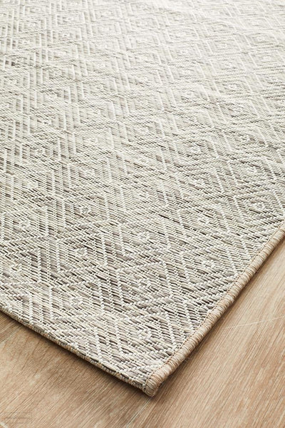 Terrace Clara Diamond Rug Natural - MODERN